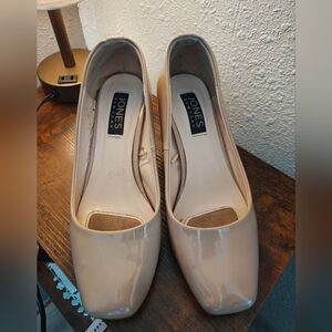 Jones New York Women's Nude Patent Heels